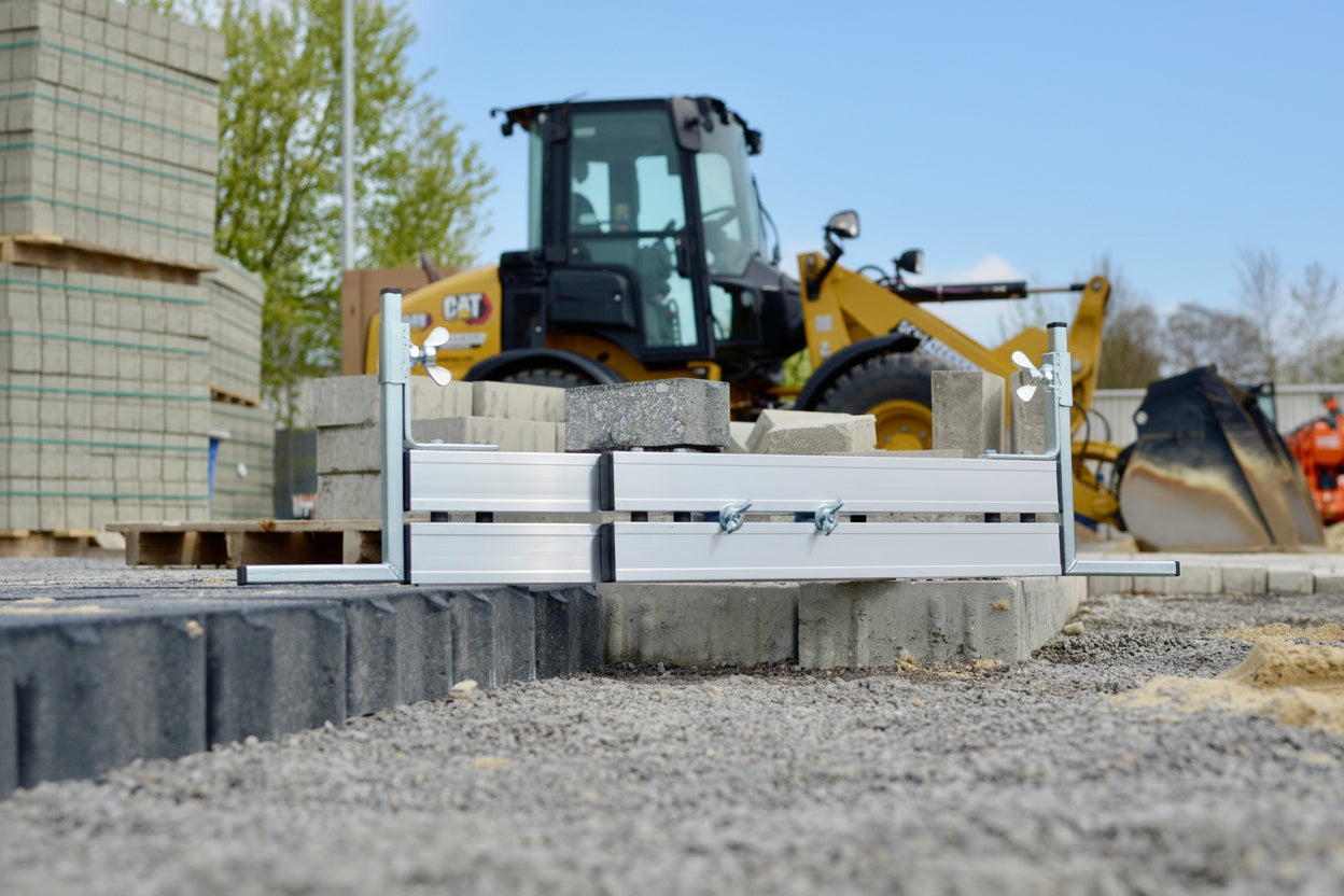 Abziehschiene von VOGTech auf einer Bausstelle wo gepflastert wird. Abziehschiene Typ H3 von VOGTech
