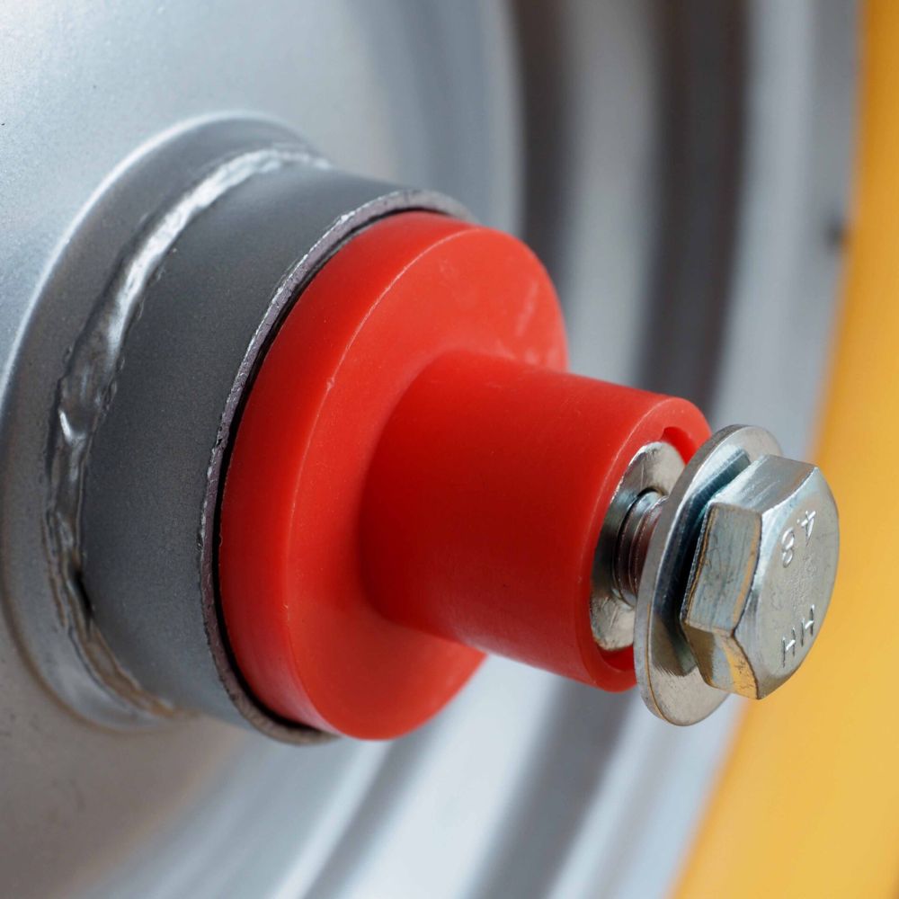 Produktbild VOGTech Schubkarrenrad gelb für FORT Schubkarren Nahaufnahme von der Achse